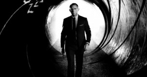 daniel-craig-estampa-o-cartaz-nacional-de-007---operacao-skyfall-23-filme-do-agente-james-bond-1337794625397_956x500